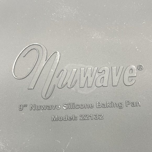 NuWave Silicone Bakeware Baking Set 8x8 Pan, Divider, & 9" Baking Pan Never Used - Picture 4 of 10